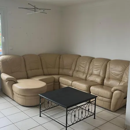 Maison Meublee Pour 8 Personnes Avec 4 Holiday home *