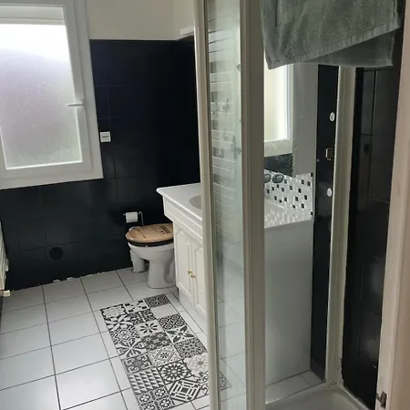 Holiday home Maison Meublee Pour 8 Personnes Avec 4 *